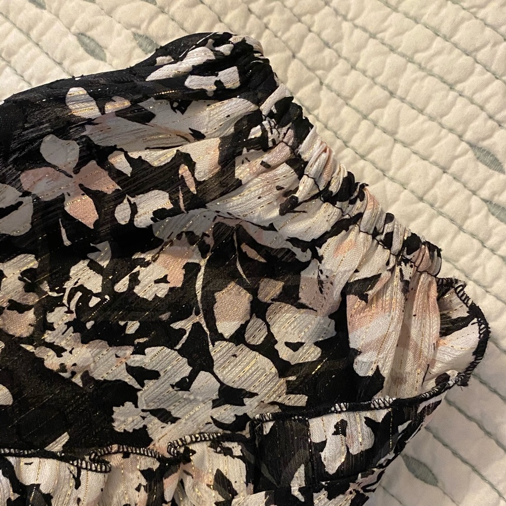 Express Metallic Floral Ruffle Top - Picture 6 of 6
